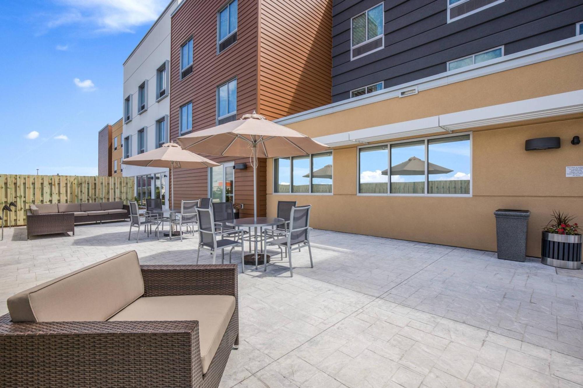Fairfield Inn & Suites Whitewater ภายนอก รูปภาพ